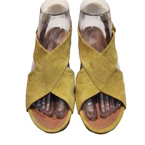 EUC HOMERS ARTISAN CHARTREUSE SUEDE CRISS CROSS SLINGBACK WEDGES SIZE 36